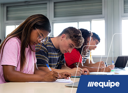 Estudantes fazendo provas do Enem - site Colégio Equipe - Belém - PA