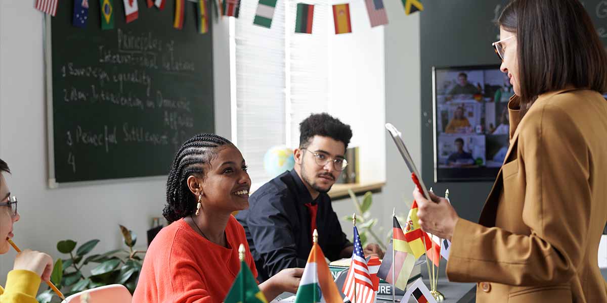 Alunos num colégio particular com programa internacional - site Colégio Equipe - Belém - PA