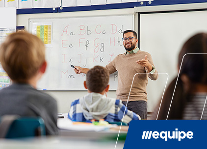 Professor no ABC ensinando o infantil - site Colégio Equipe - Belém - PA